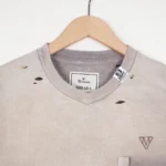 SUN FADED V NECK TEE　襟元